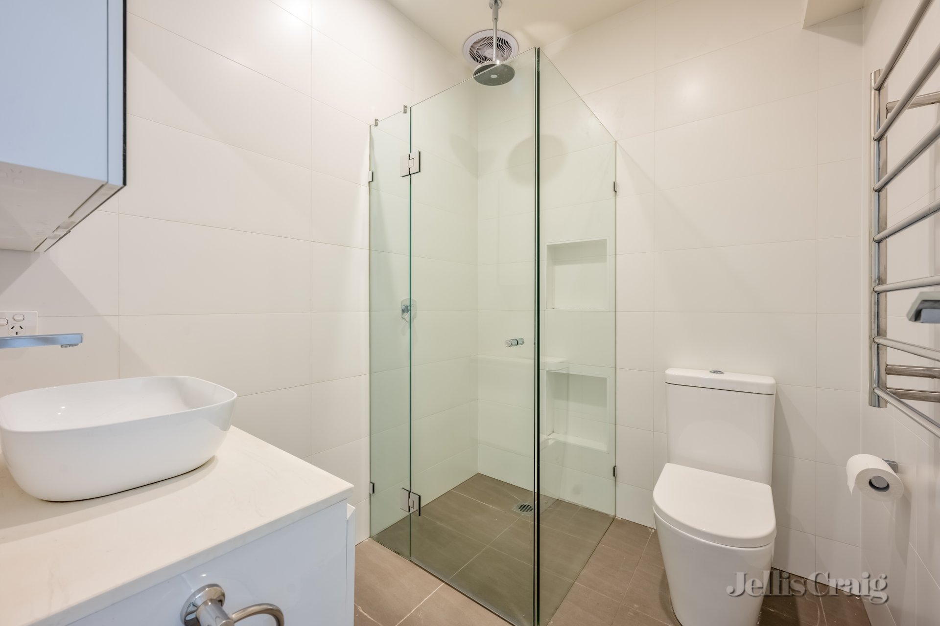 2/284 Smith Street, Collingwood image 4