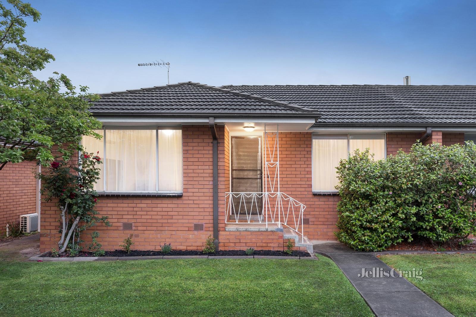 2/29 Baldwin Road, Blackburn image 1