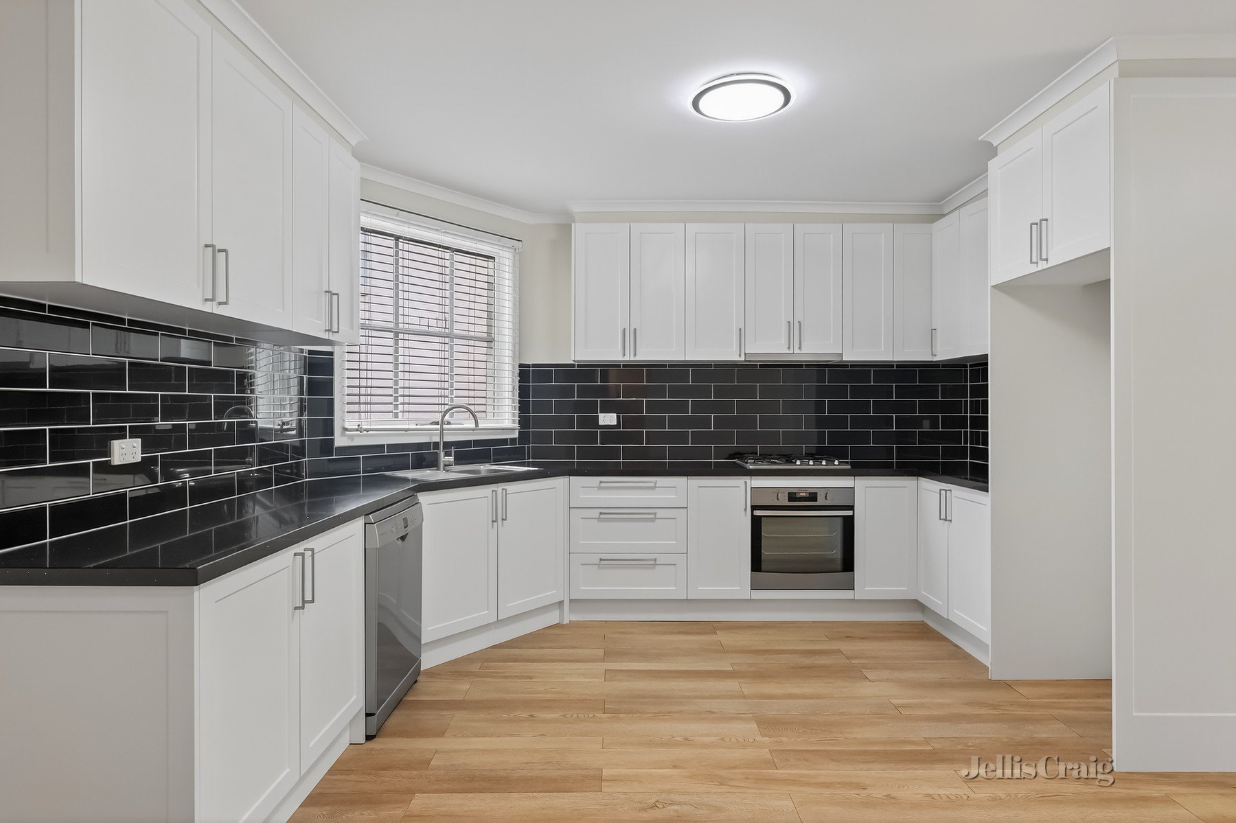 2/29 Hammond Street, Thornbury image 2