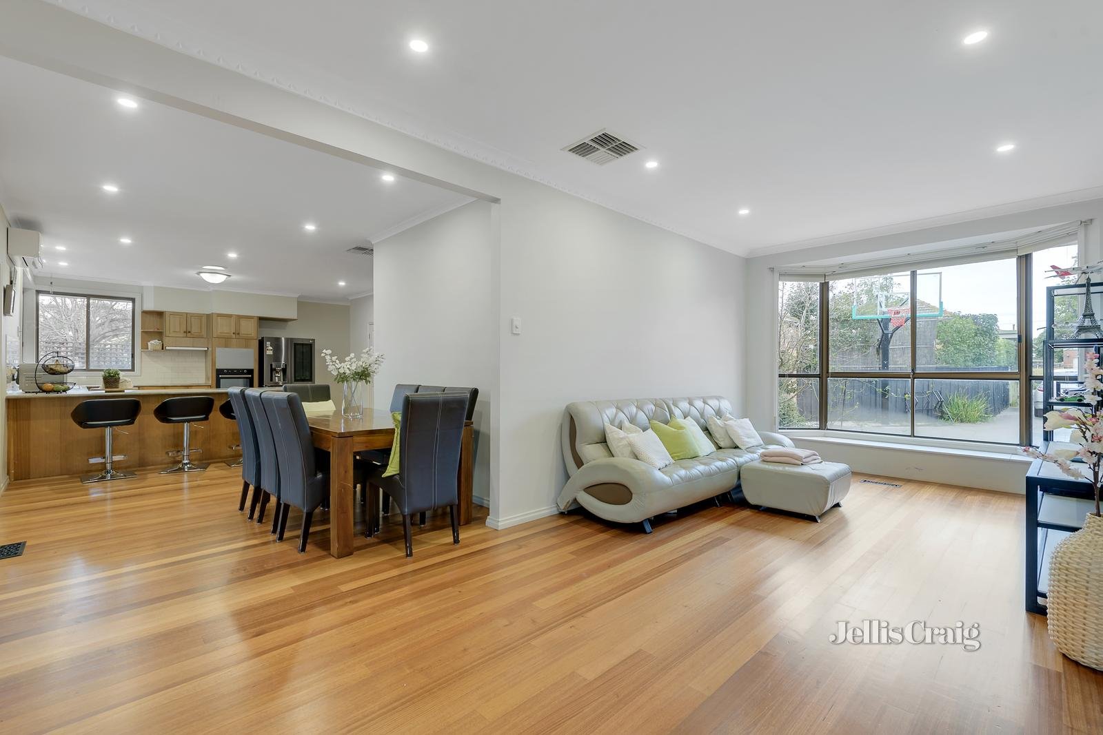 2/29 Mclochlan Street, Mount Waverley image 3