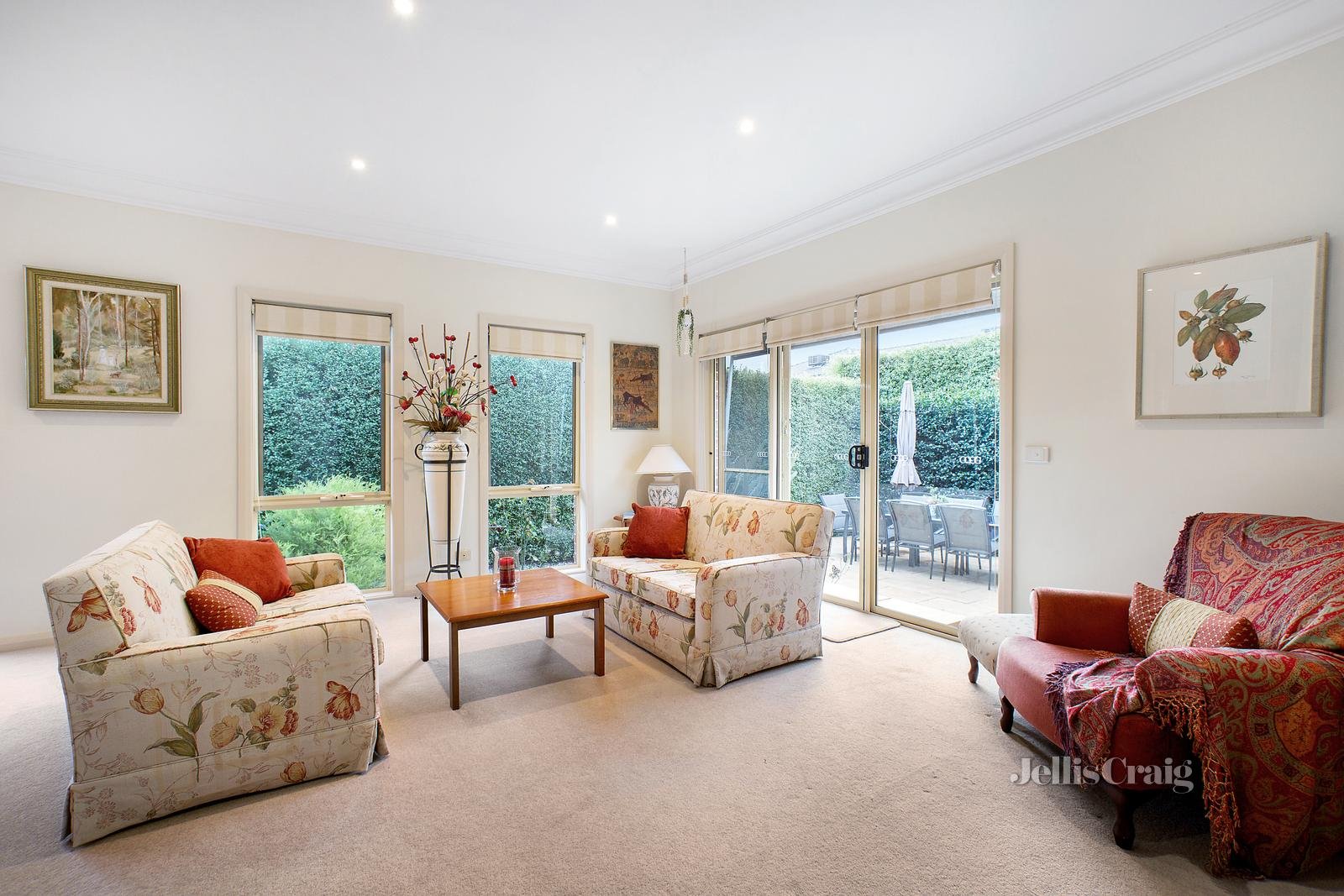 2/29 Panoramic Grove, Glen Waverley image 1