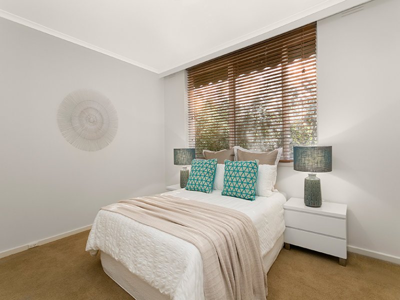 2/29 Pine Avenue, Elwood image 4