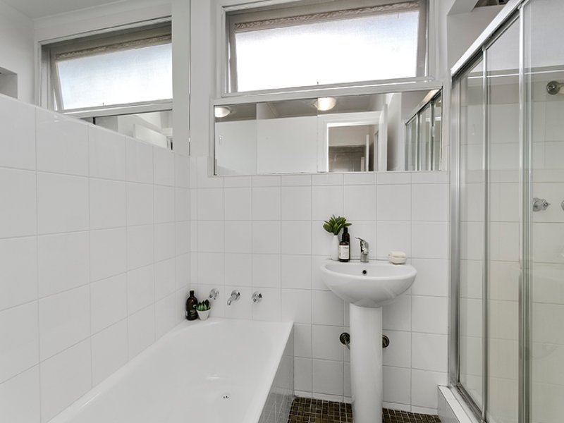 2/29 Pine Avenue, Elwood image 8
