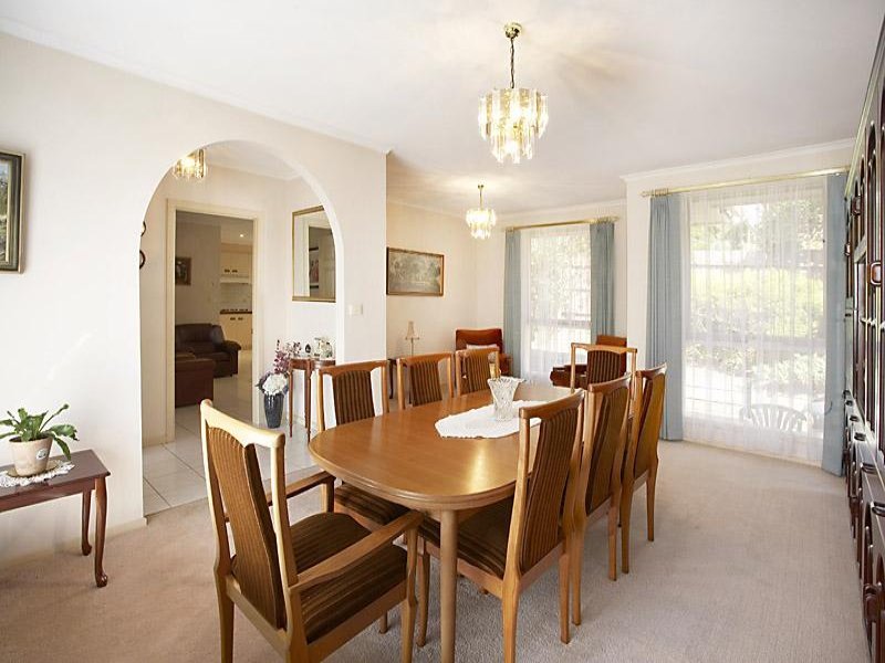 2/292 George Street, Doncaster image 2