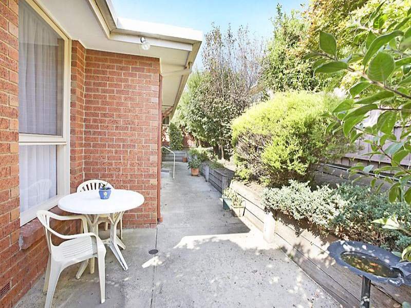 2/292 George Street, Doncaster image 6