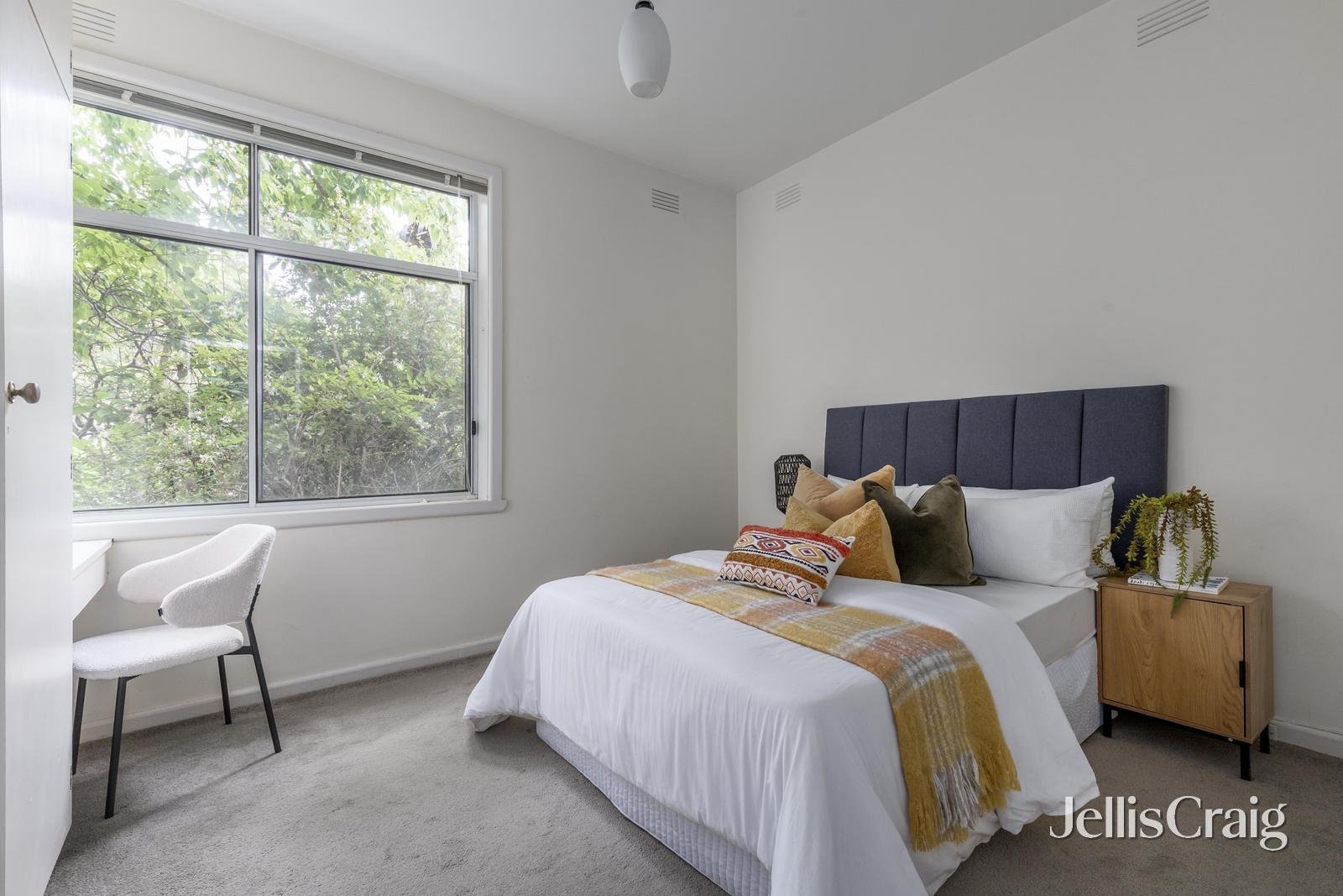 2/2A Burnie Street, Toorak image 3