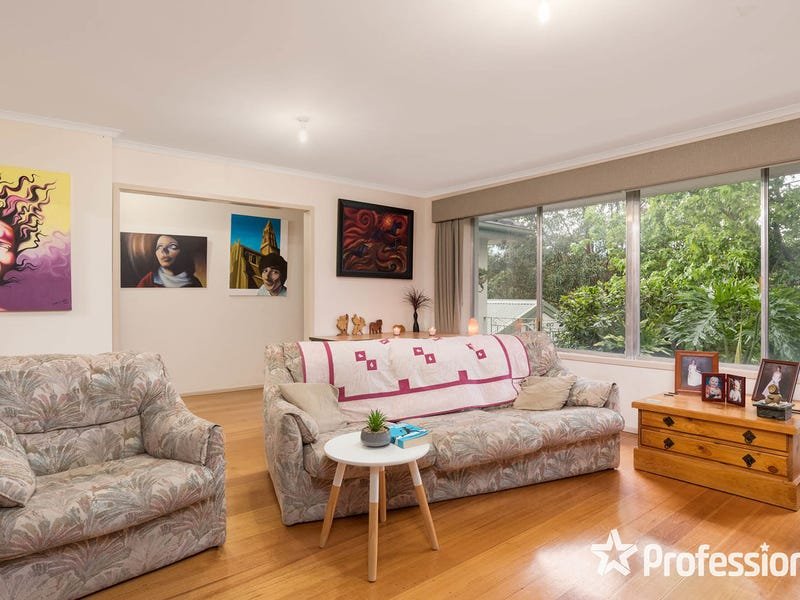 22A Greenslopes Drive, Mooroolbark image 3