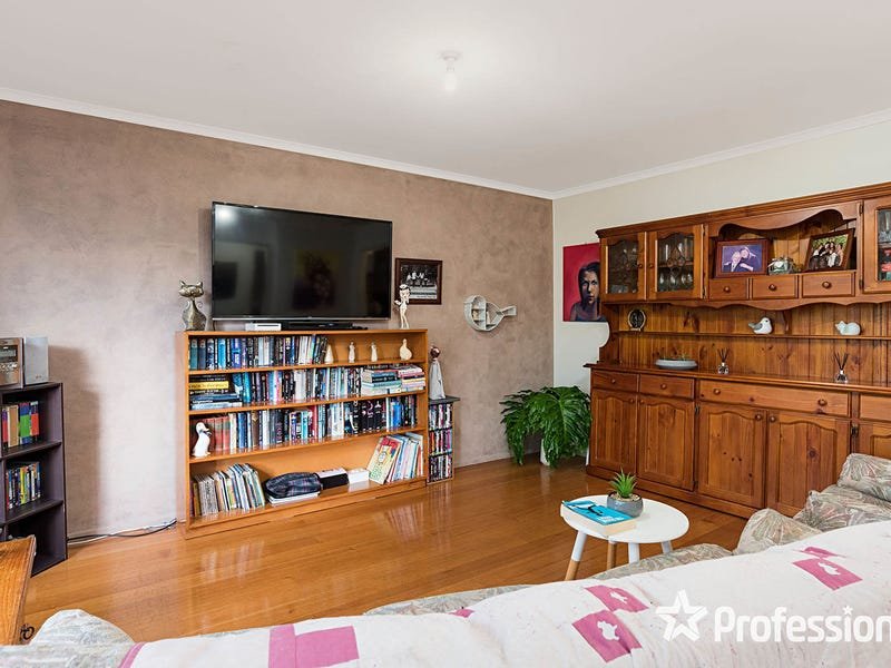 22A Greenslopes Drive, Mooroolbark image 4