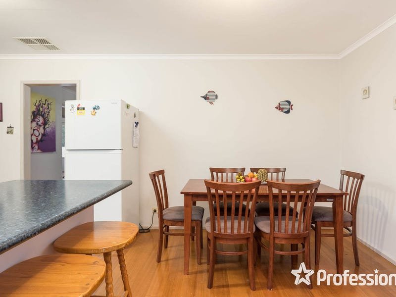 22A Greenslopes Drive, Mooroolbark image 6