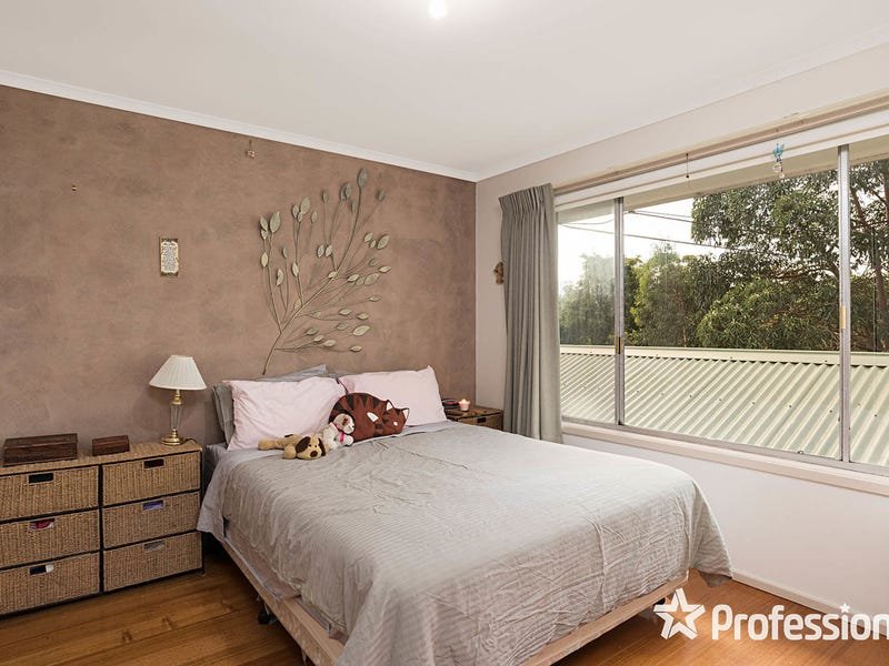 22A Greenslopes Drive, Mooroolbark image 7