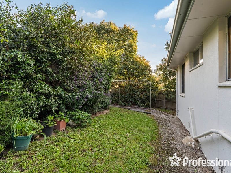 22A Greenslopes Drive, Mooroolbark image 10