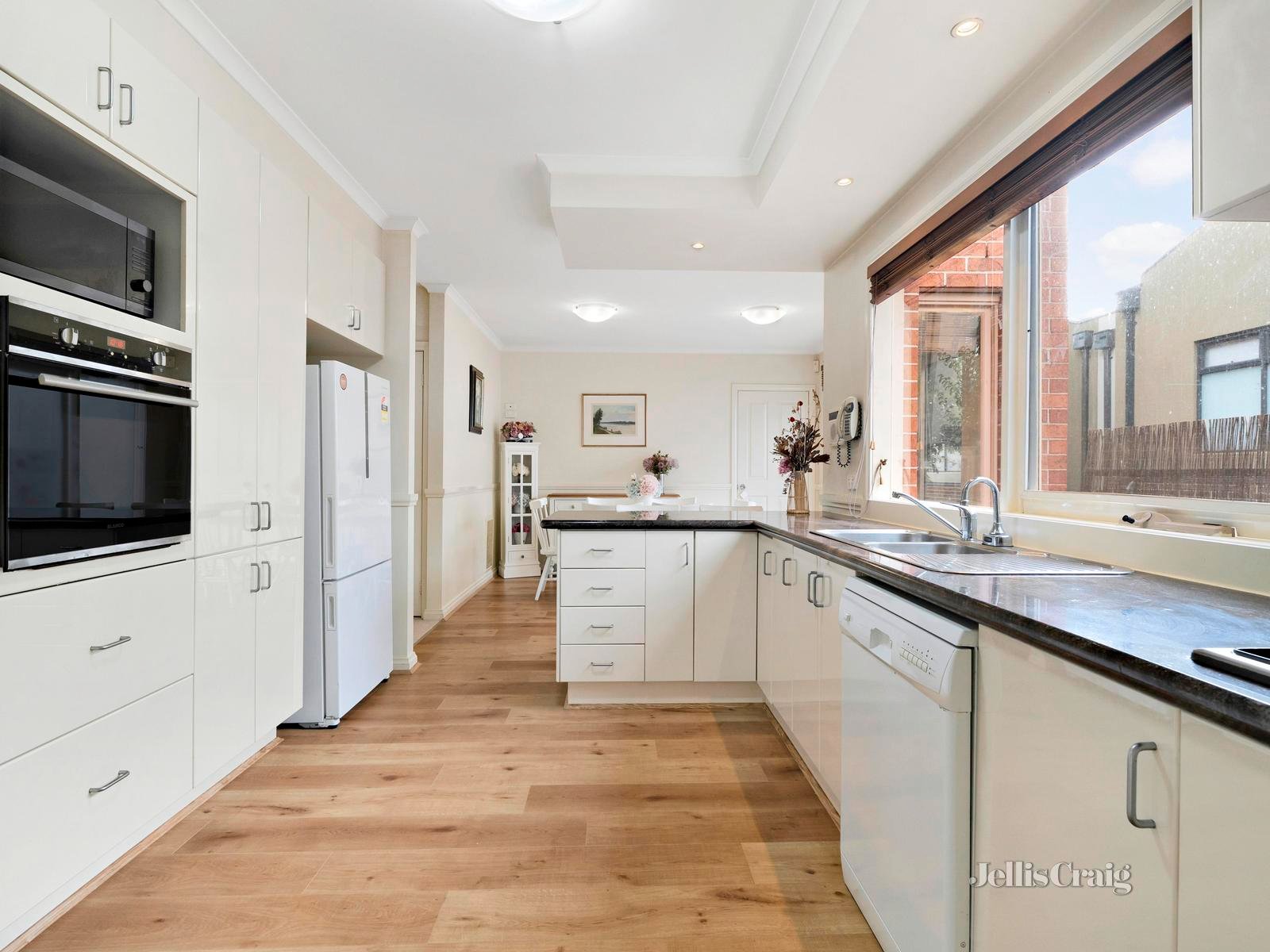 2/2a Hakea Street, Templestowe image 3