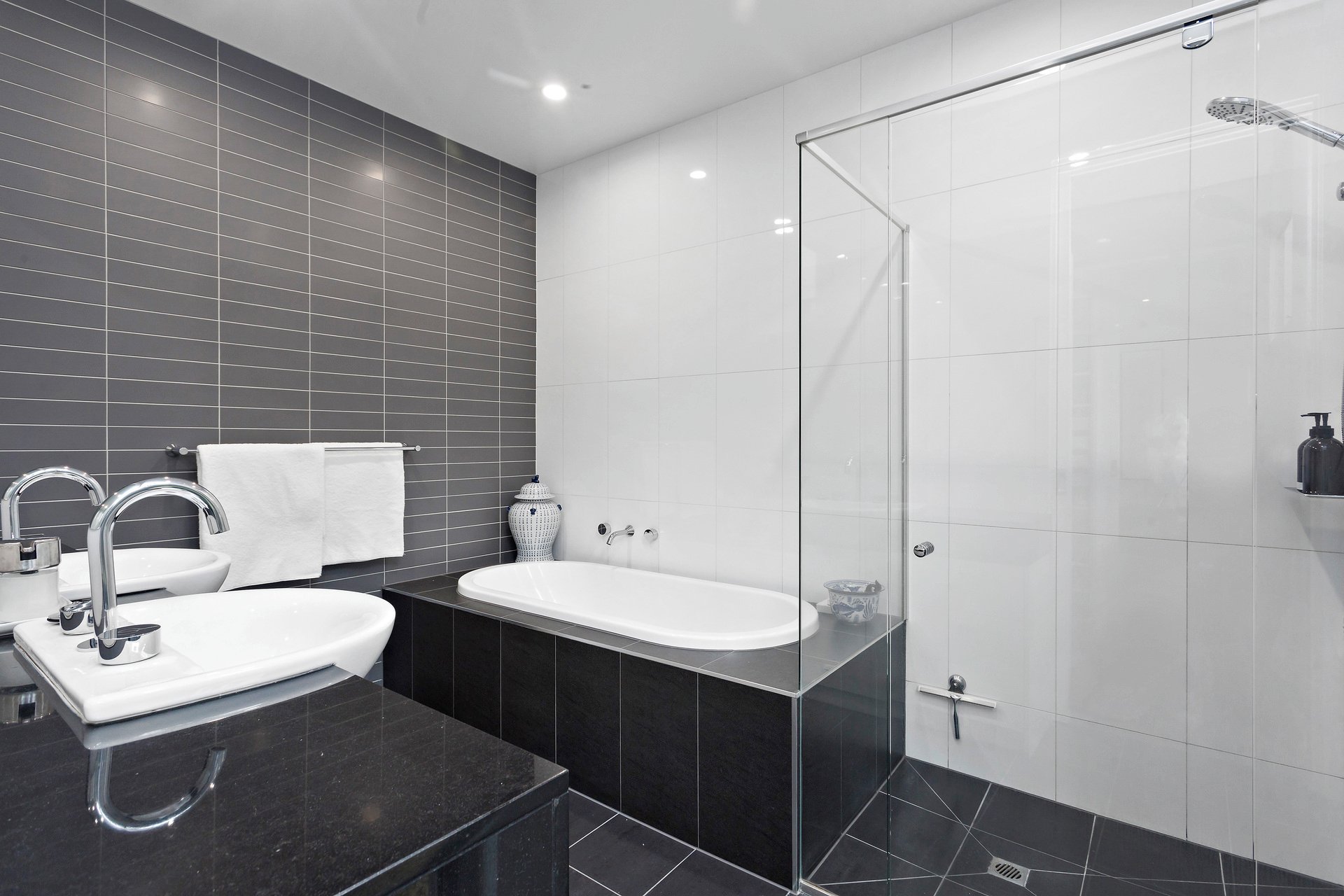 Property Gallery Thumbnail 9