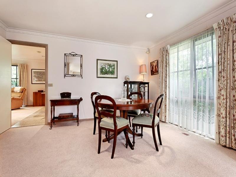 2/2a Parring Road, Balwyn image 3
