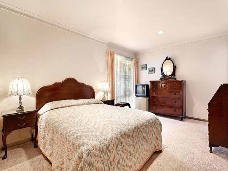2/2a Parring Road, Balwyn image 6