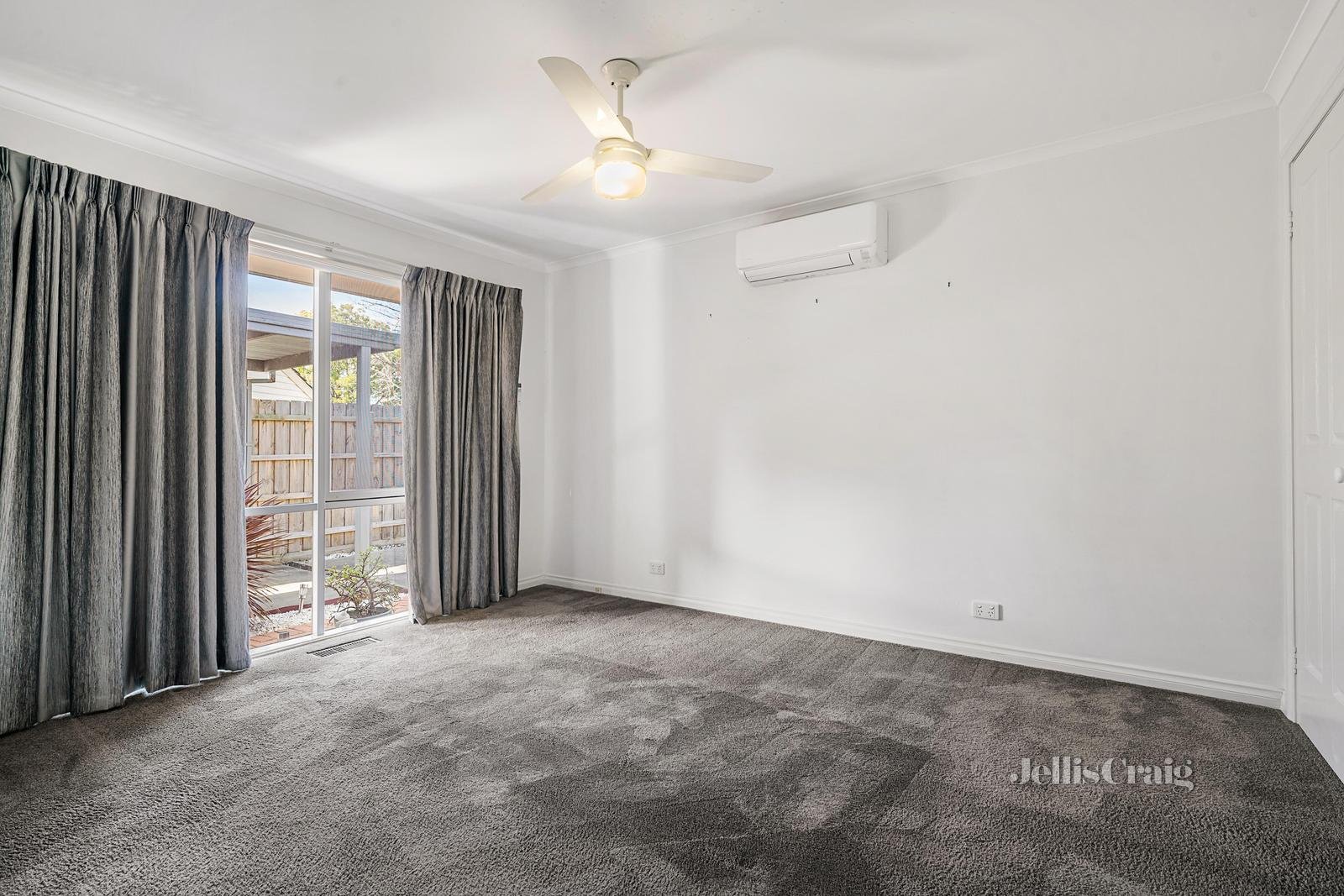 2/2A Wooddale Grove, Mitcham image 8