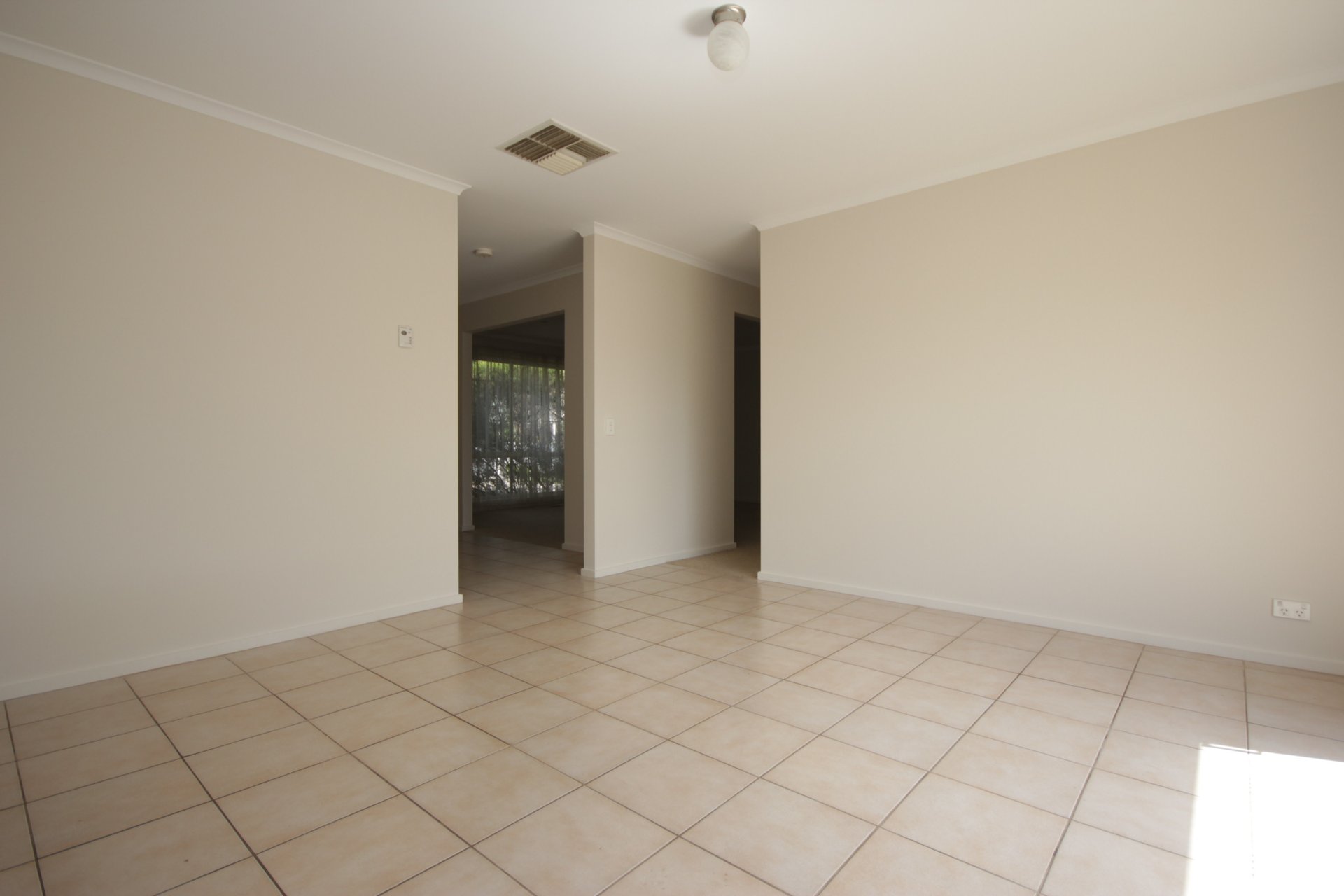 23 Abraham Drive, Croydon image 3