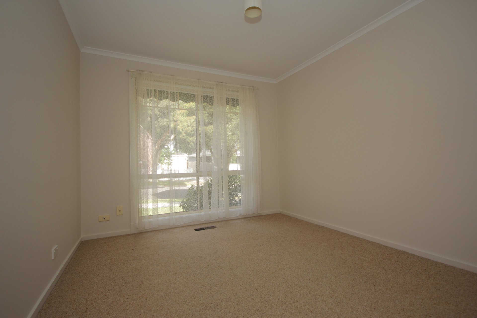 23 Abraham Drive, Croydon image 5