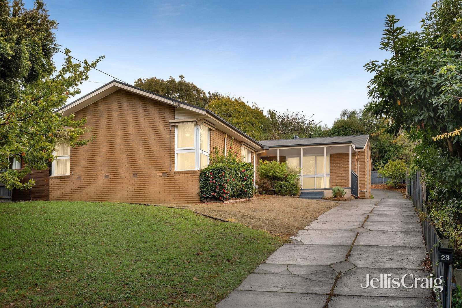 23 Barina Avenue, Mooroolbark image 1