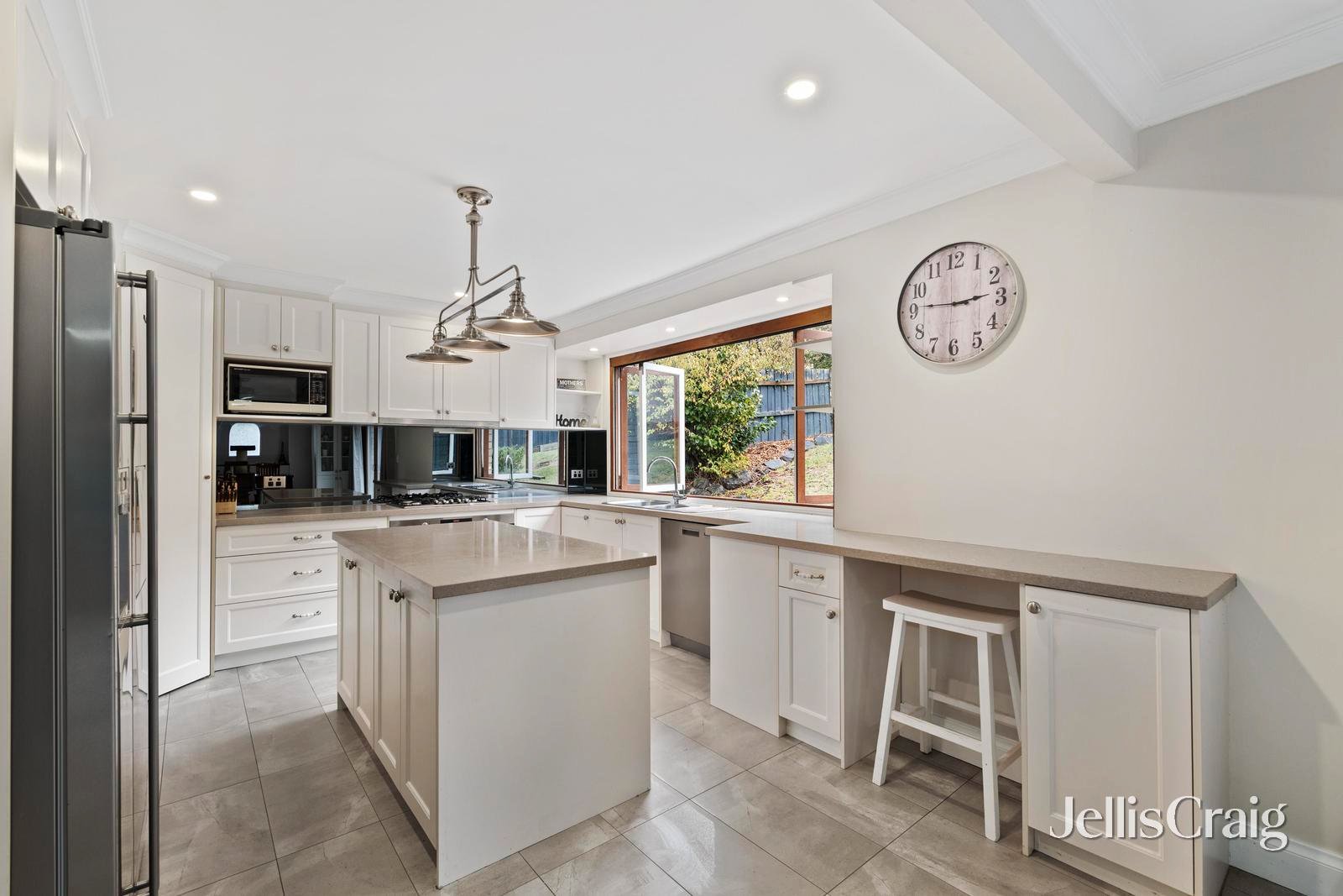 23 Barina Avenue, Mooroolbark image 5