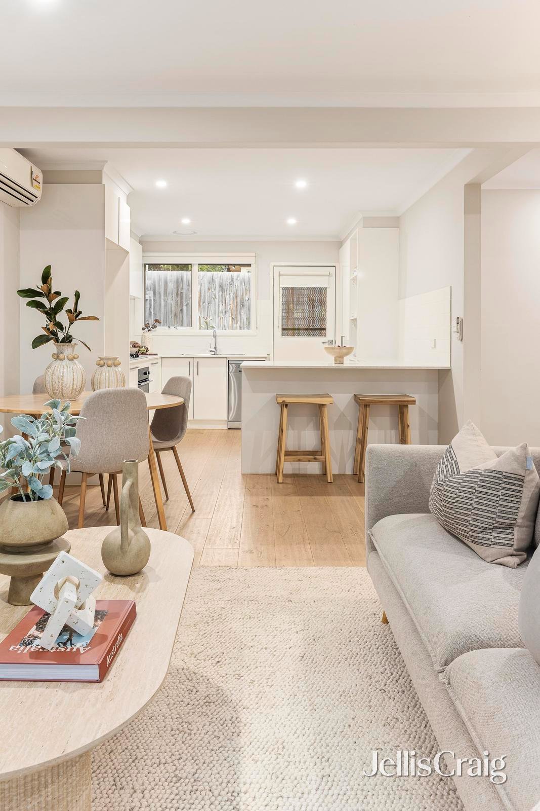 2/3 Barker Street, Cheltenham image 4