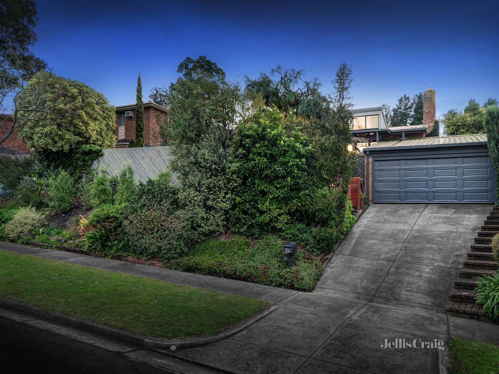 23 Beechwood Close, Doncaster East image 2