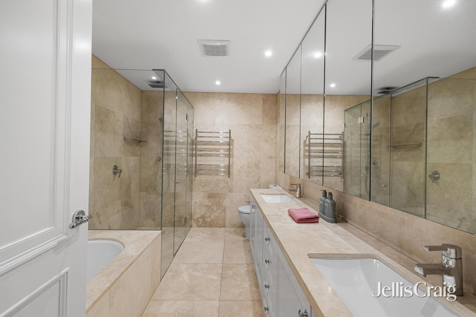2/3 Bell Street, Armadale image 10