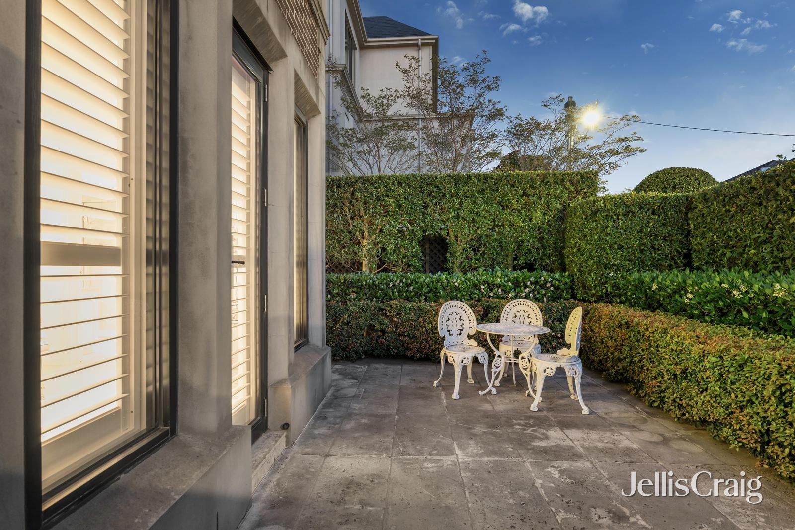 2/3 Bell Street, Armadale image 14