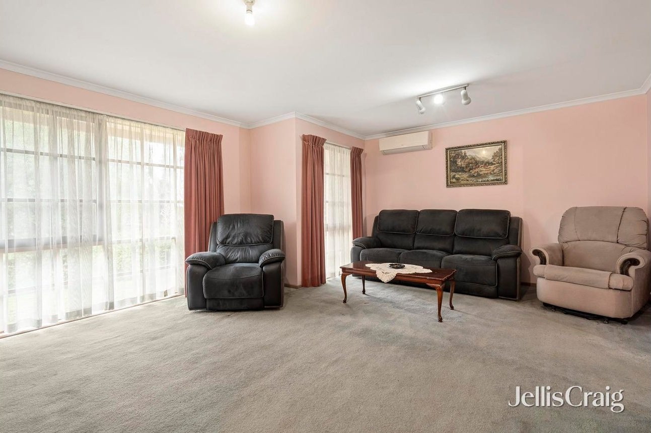 23 Blaxland Court, Mooroolbark image 2