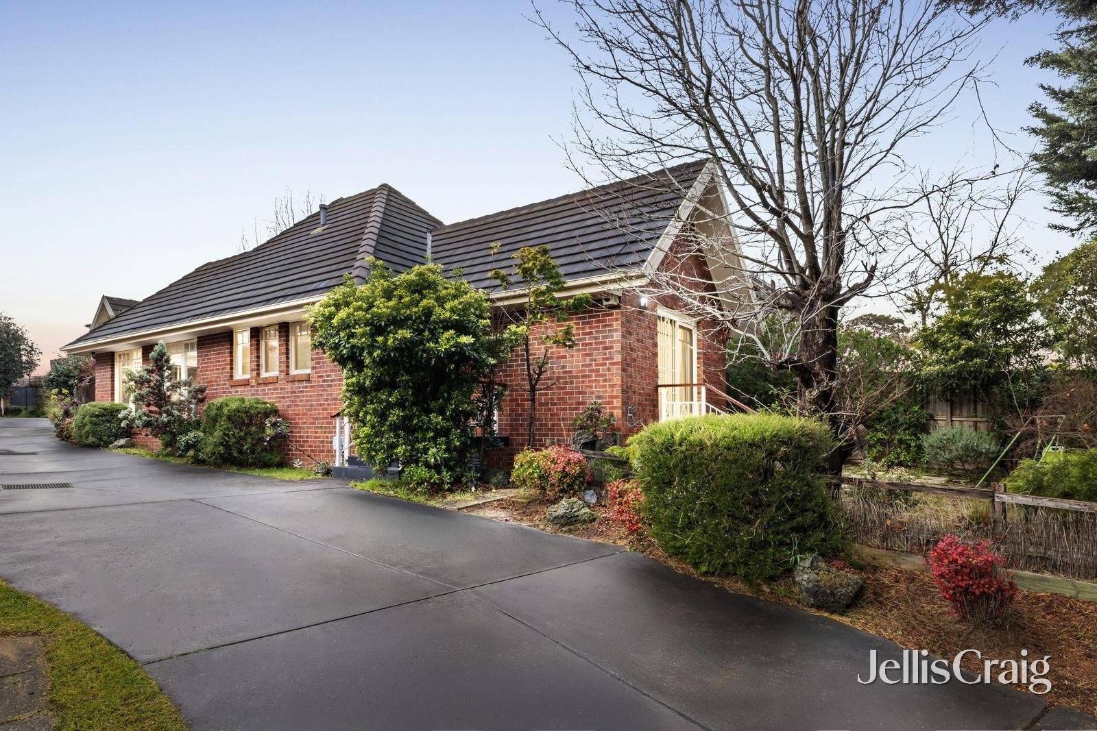 2/3 Bowen Road, Doncaster&nbsp;East image 1