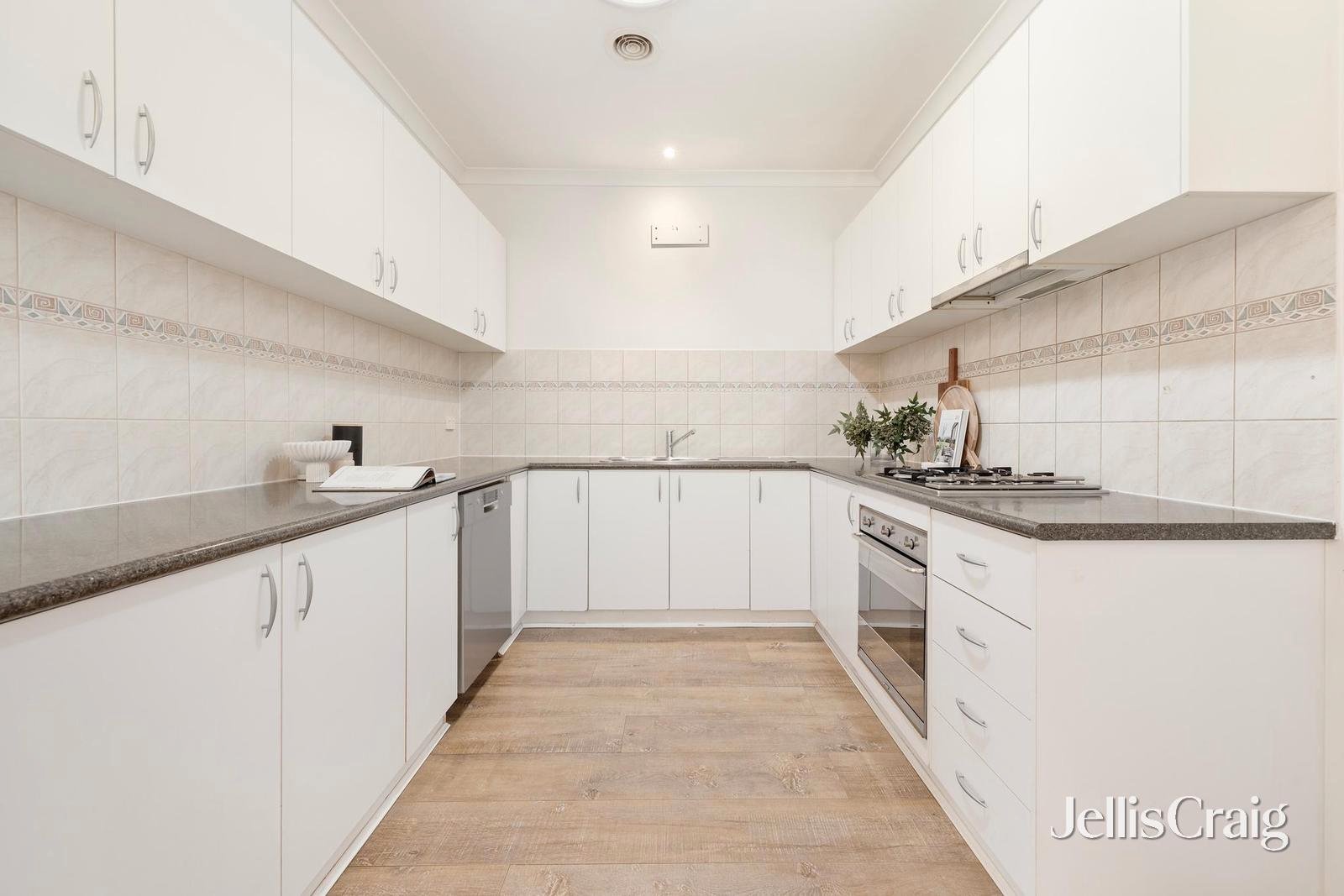 2/3 Bowen Road, Doncaster&nbsp;East image 4