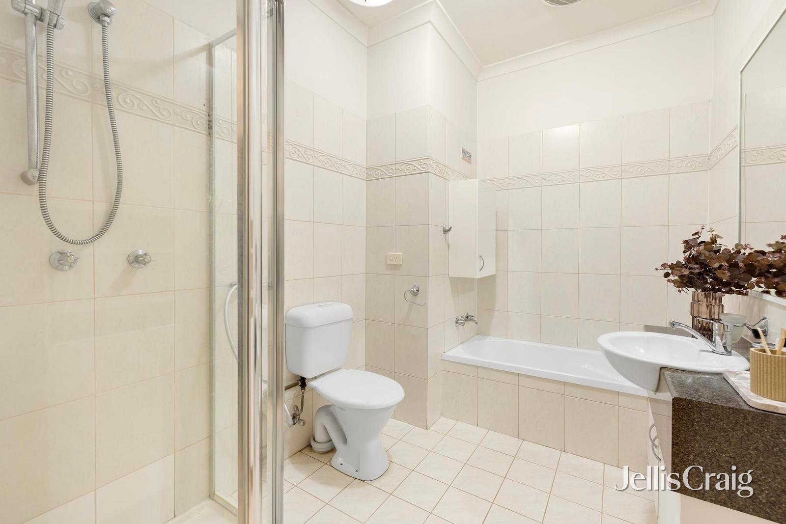 2/3 Bowen Road, Doncaster&nbsp;East image 8