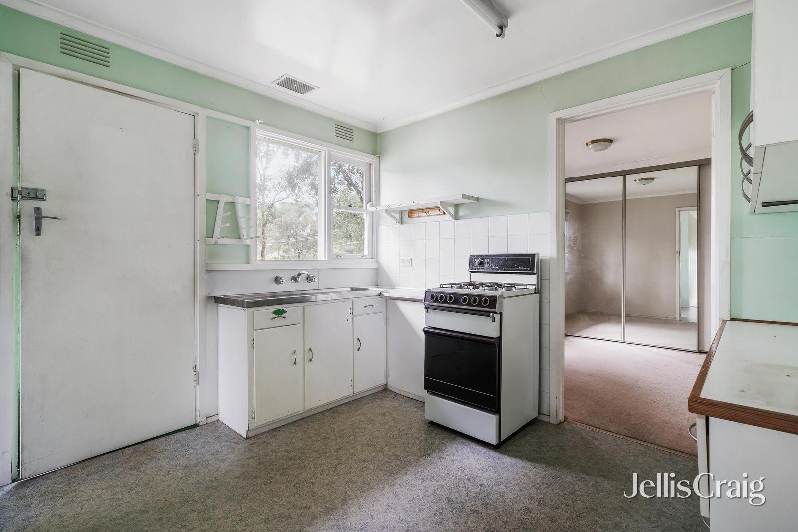 23 Brownes Crescent, Eltham image 3