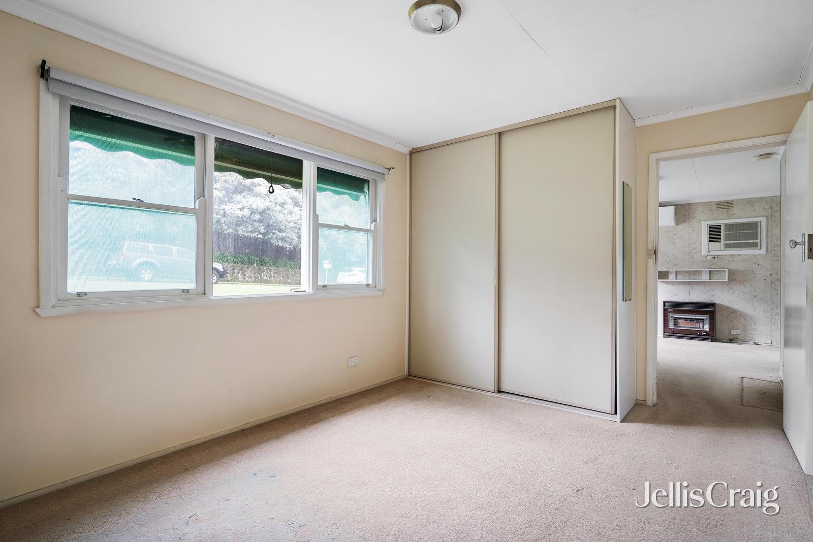 23 Brownes Crescent, Eltham image 4