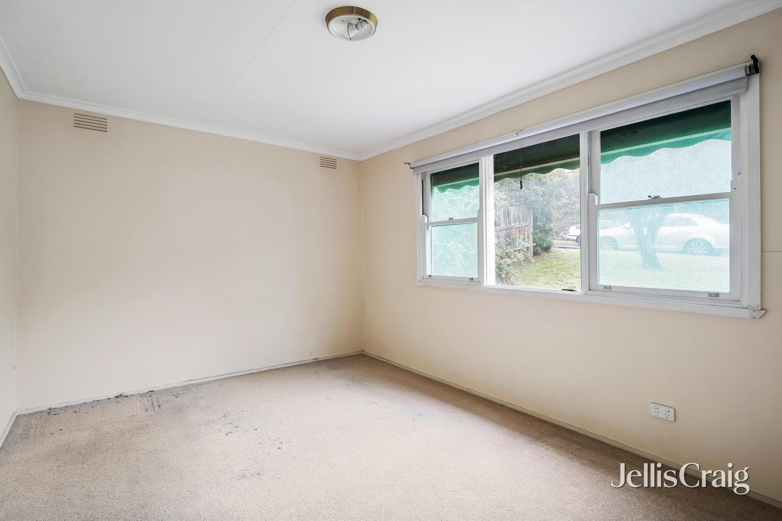 23 Brownes Crescent, Eltham image 6