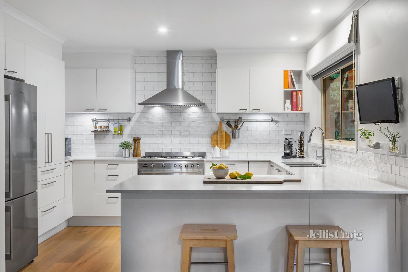 2/3 Carmen Close, Eltham image 2