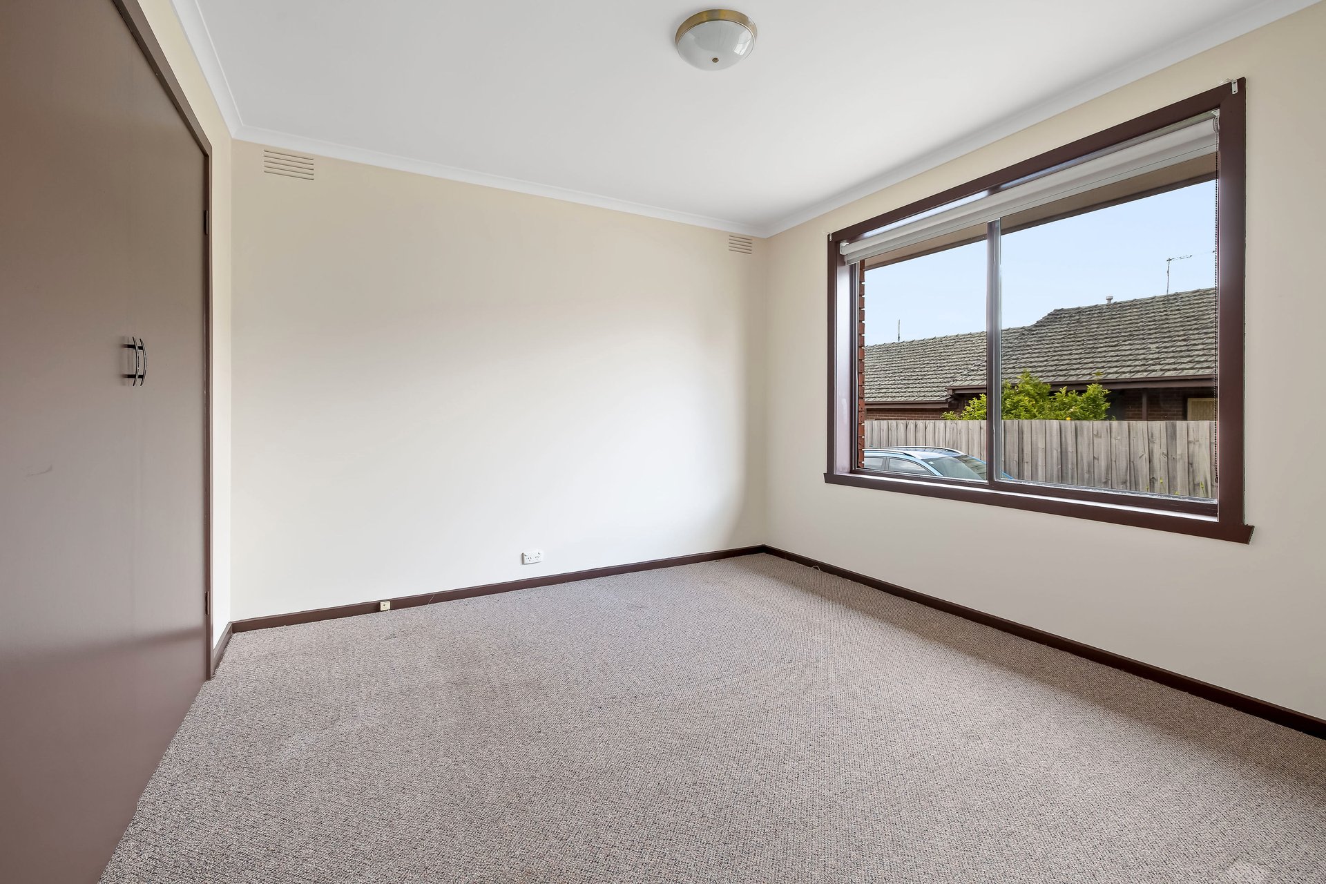 Property Gallery Thumbnail 3