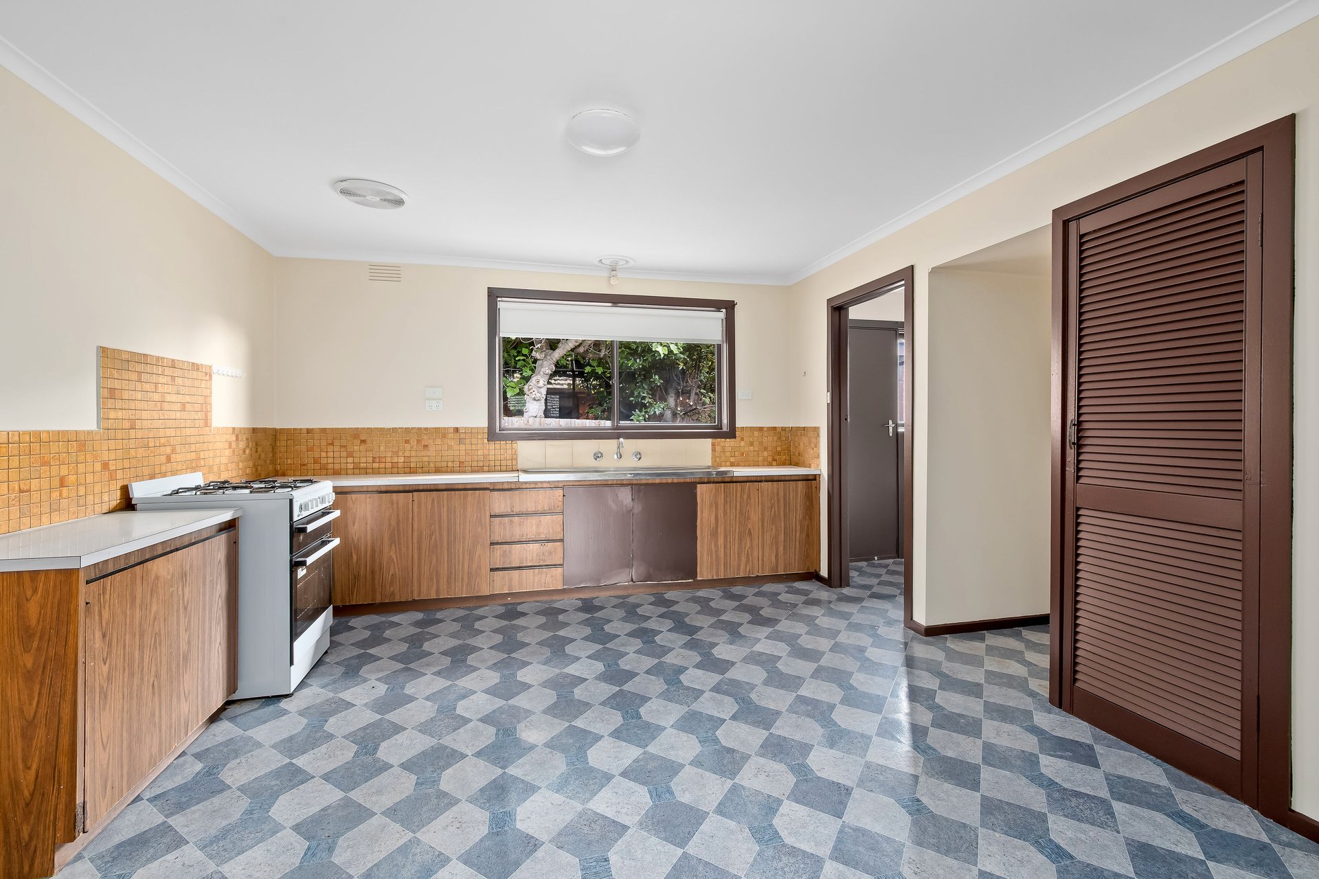 Property Gallery Thumbnail 6