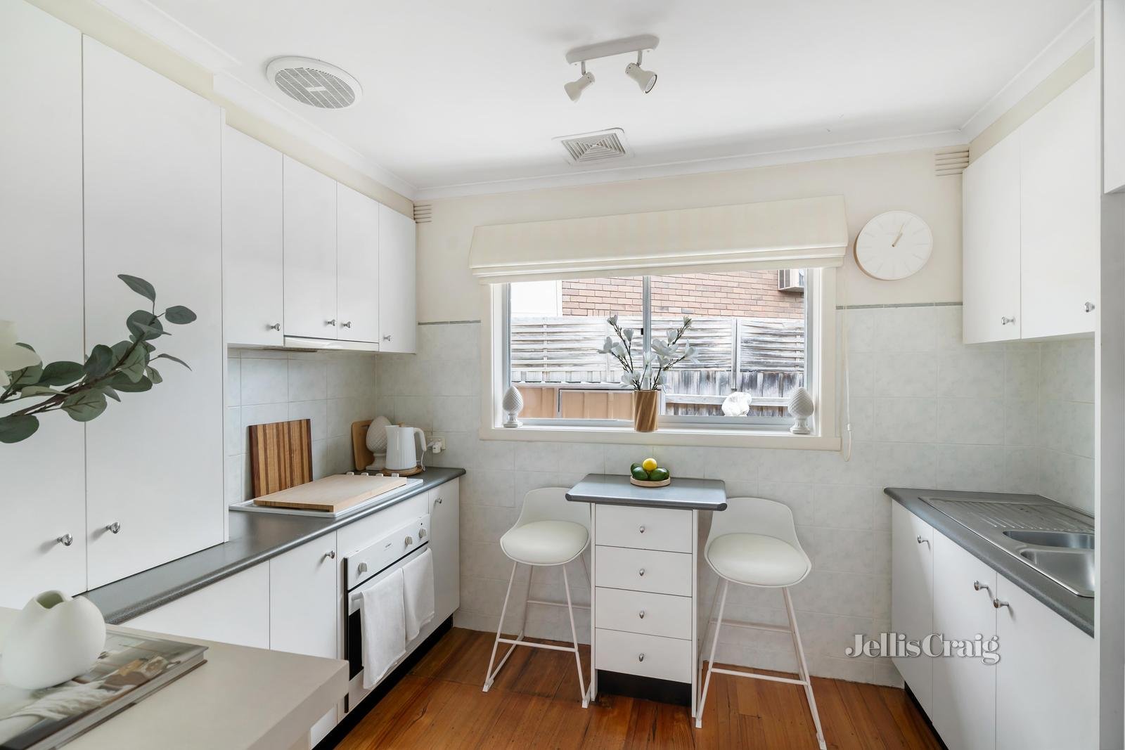 2/3 Coles Court, Beaumaris image 5