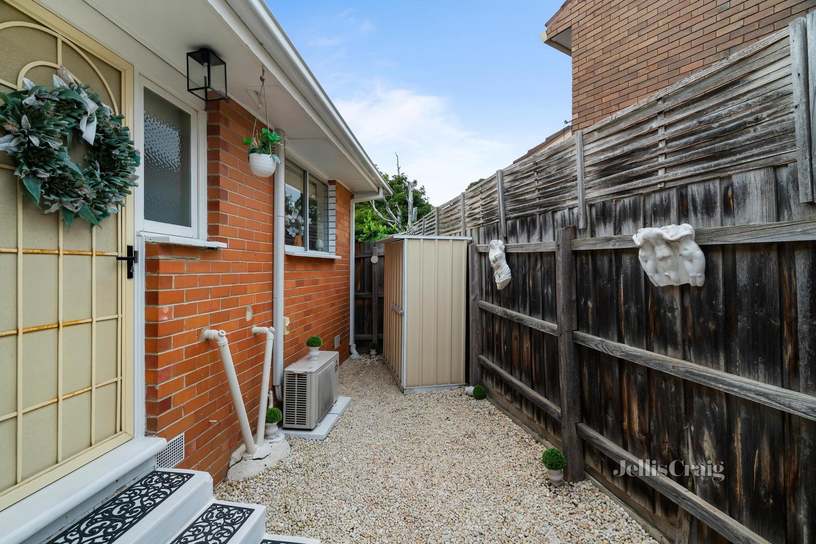 2/3 Coles Court, Beaumaris image 8