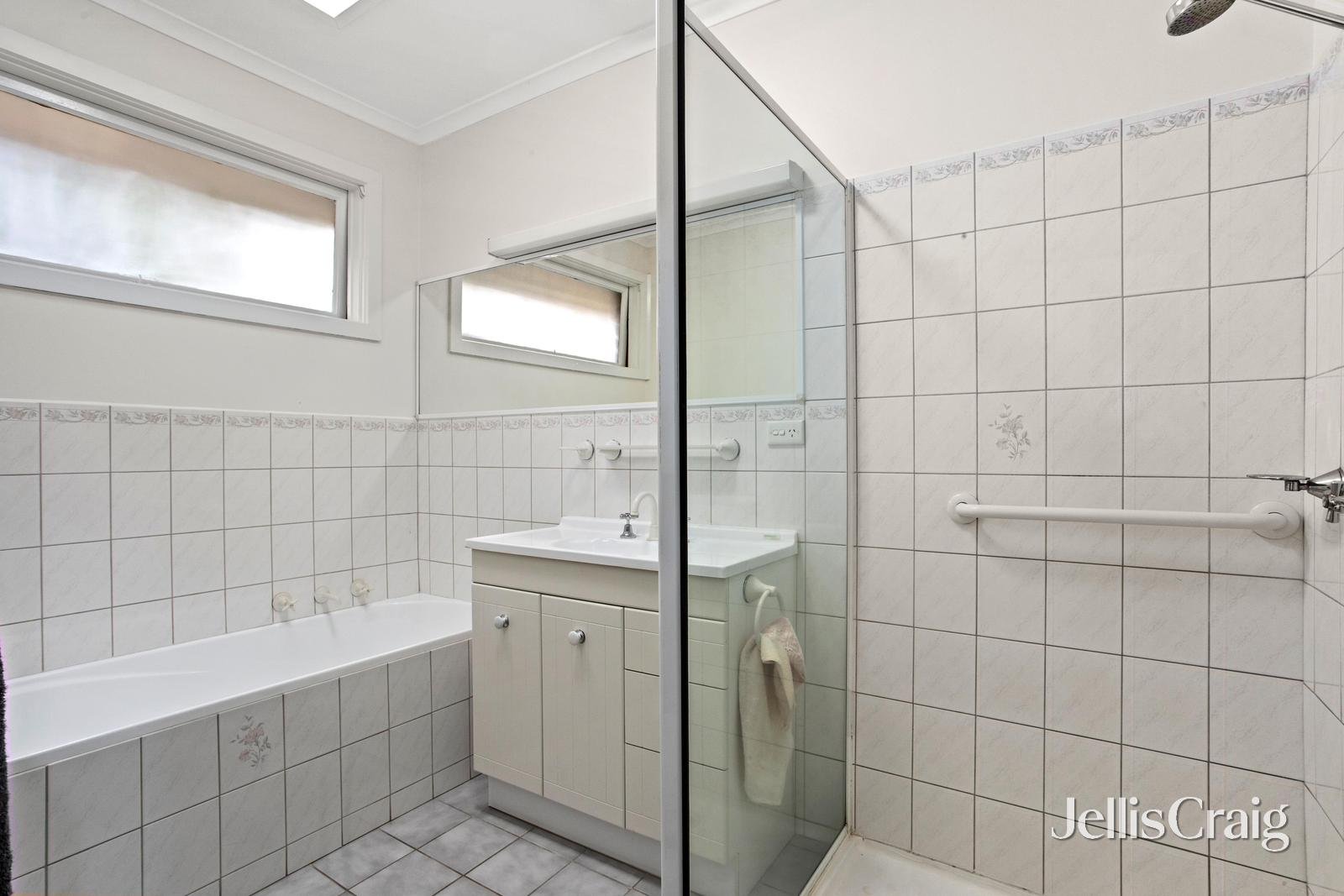 2/3 Compton Street, Glen Waverley image 6