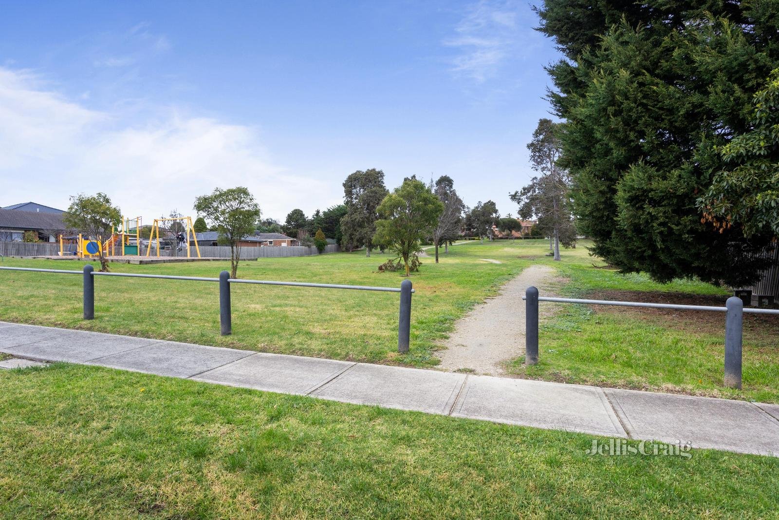 23 Crossdale Rise, Endeavour Hills image 12