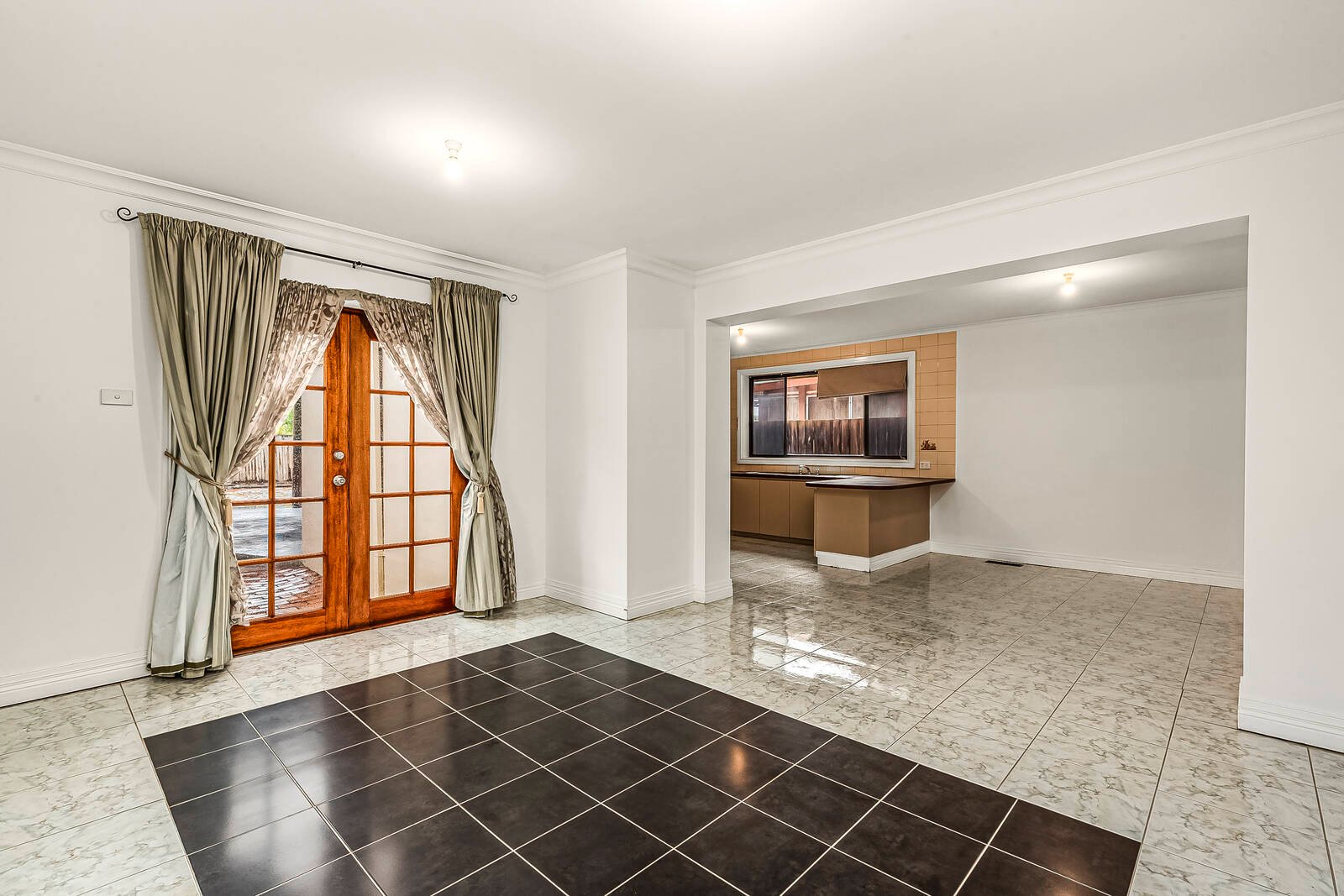 Property Gallery Thumbnail 3