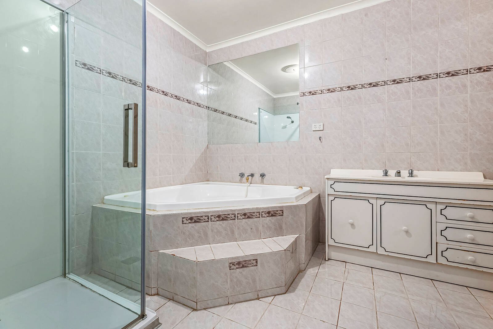 Property Gallery Thumbnail 6
