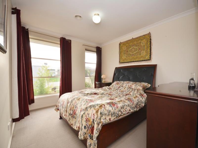 23 Deakin Drive, Delacombe image 2