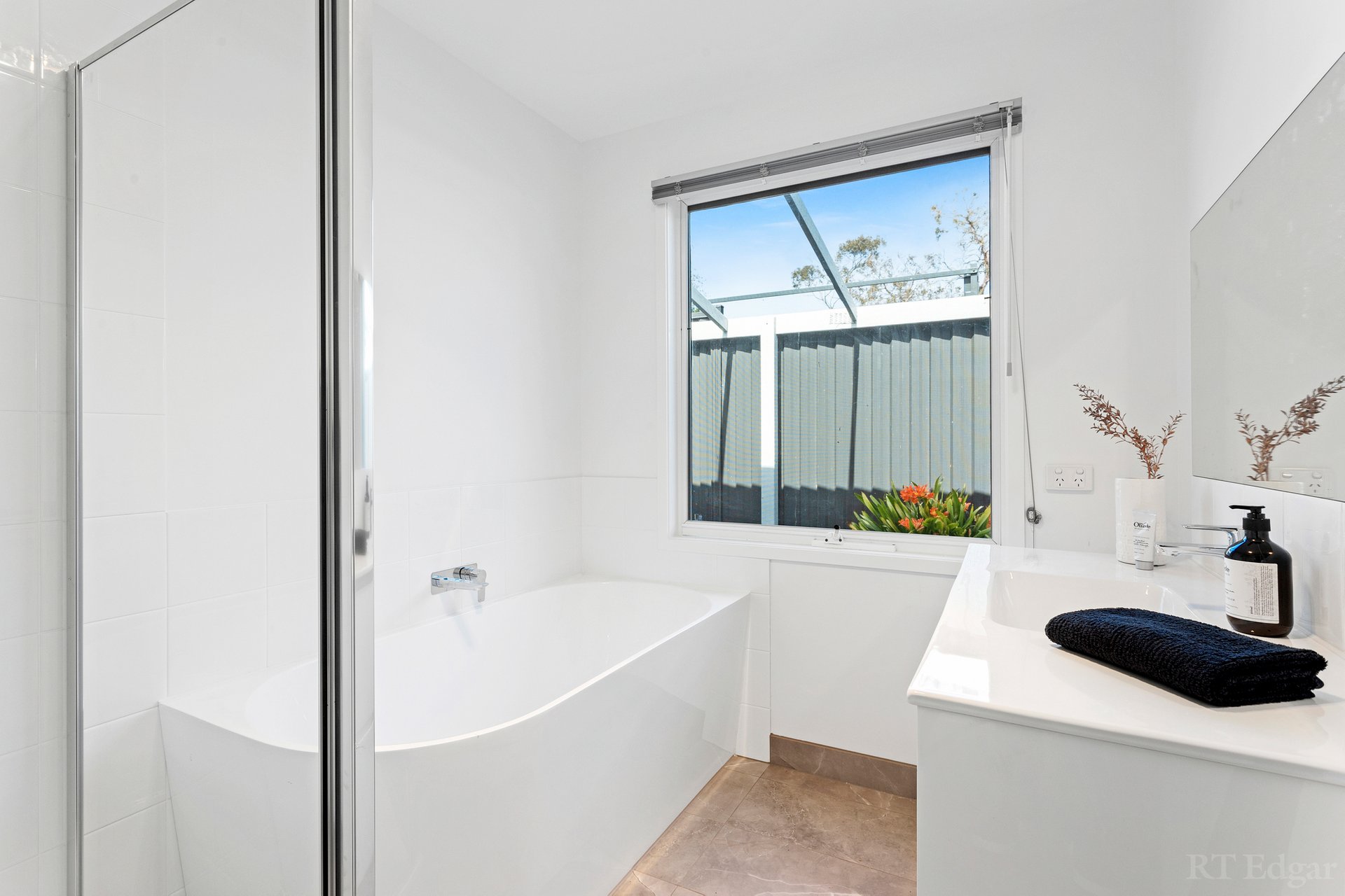 Property Gallery Thumbnail 8