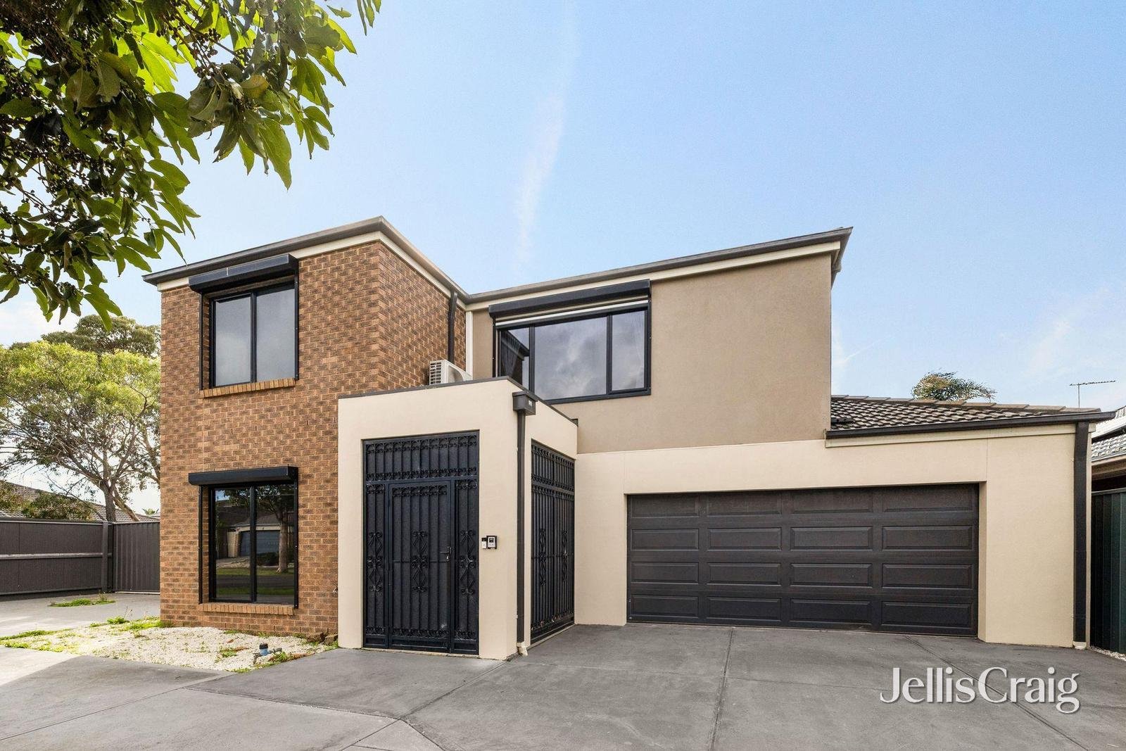 23 Dunbarrim Avenue, Cairnlea image 1
