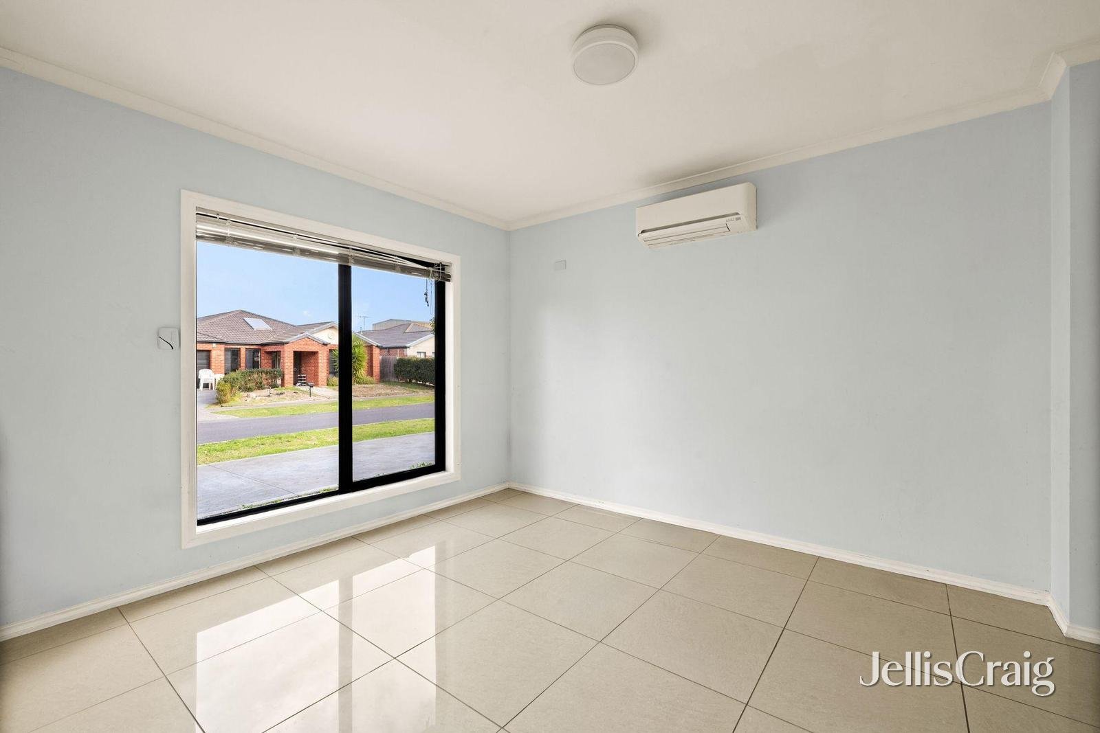 23 Dunbarrim Avenue, Cairnlea image 9