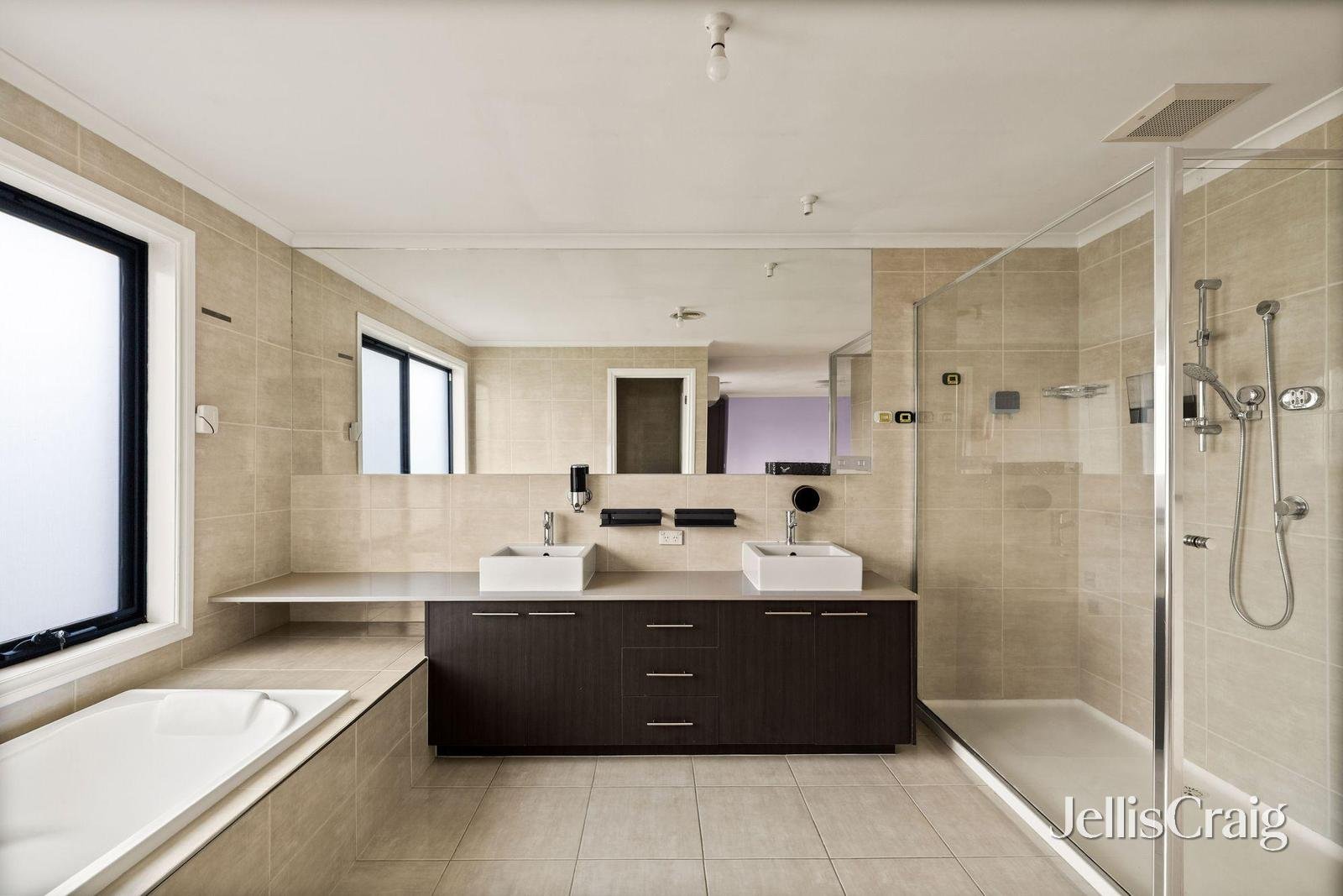 23 Dunbarrim Avenue, Cairnlea image 14