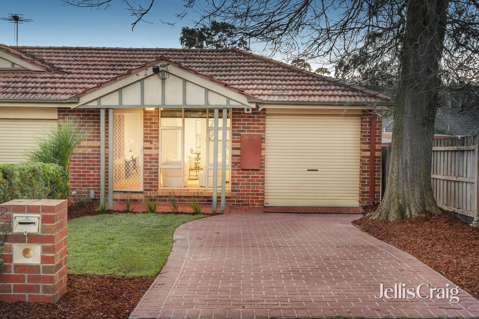 23 Dunscombe Avenue, Glen Waverley image 1